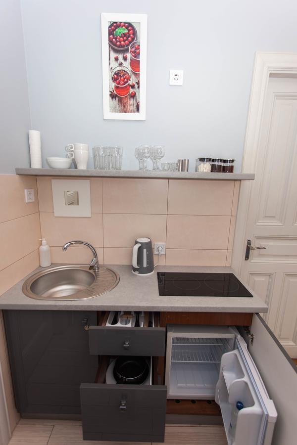 Apartamento Snizhna 4 Leópolis Exterior foto